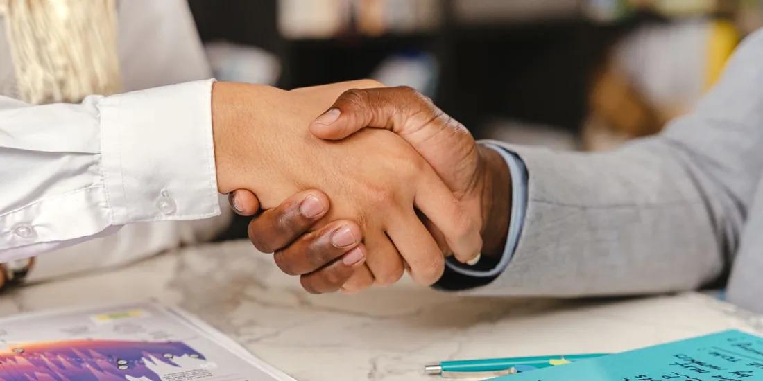 Apporteur d'affaires immobilier : gagner un revenu en recommandant un proche